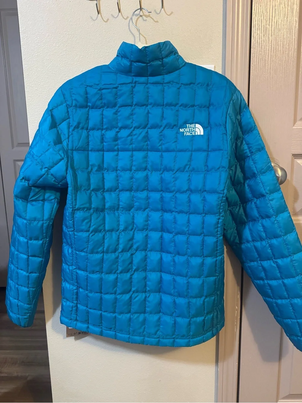 NWT The North Face men’s Blue Lightweight Insulated Jacket Size S